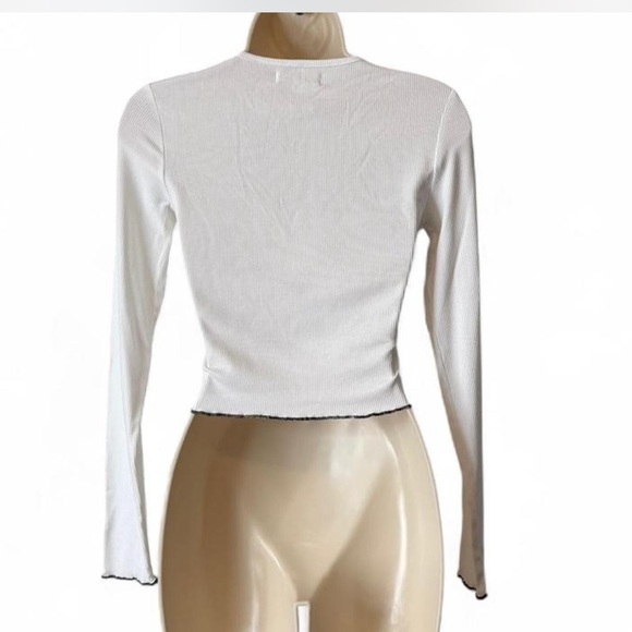 ‎Cropped Snake Lips Tee - Picture 2 of 16